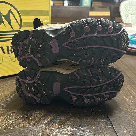 Hiking boots - Picture 3 of 6